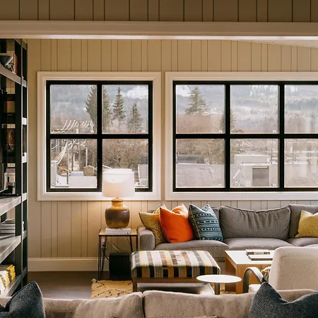Eleven Revelstoke Lodge-2