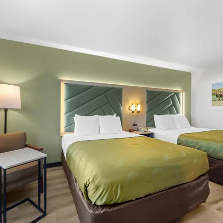 Quality Inn & Suites Monterey I-40-2