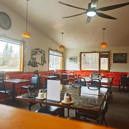 Cozy Corner Motel & Restaurant-3