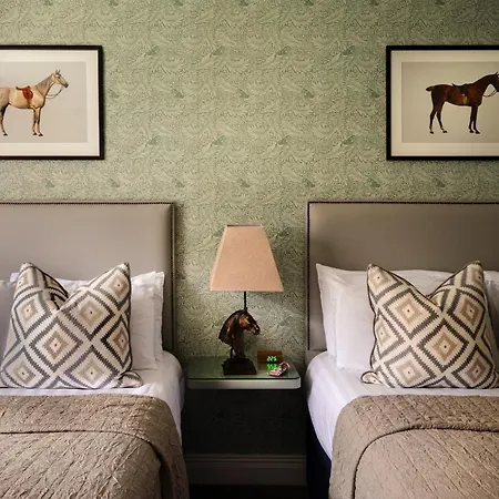 Horse & Jockey Hotel-3
