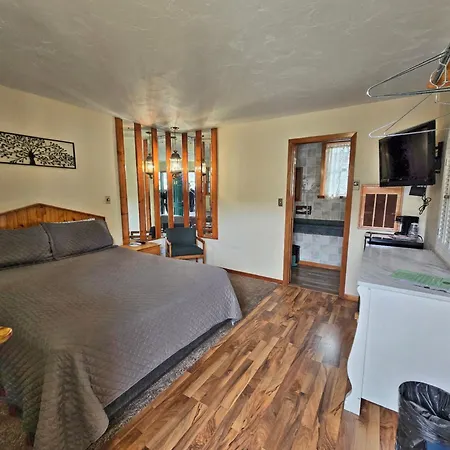 Cedar Wood Inn-2