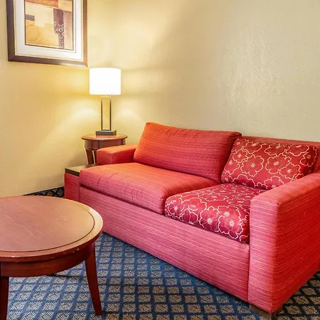 Quality Inn & Suites Seville-2