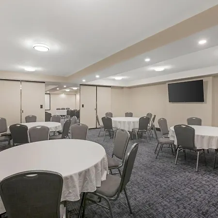 Quality Inn & Suites Oakville-Mississauga-2