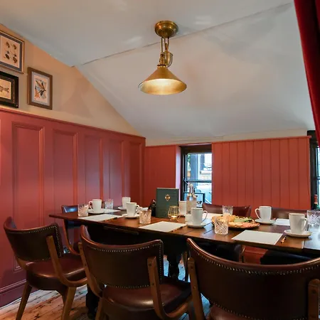 Cromwell Arms Country Pub With Rooms-3