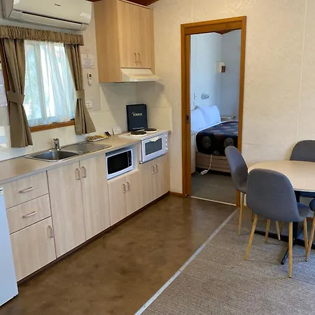 Golden Country Motel And Caravan Park-2