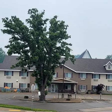 Country Trails Inn &Suites-2