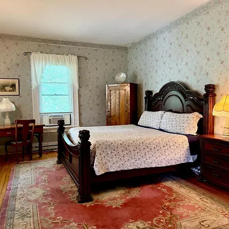 Carriage House Inn-3