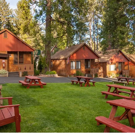 Cedar Glen Lodge-2