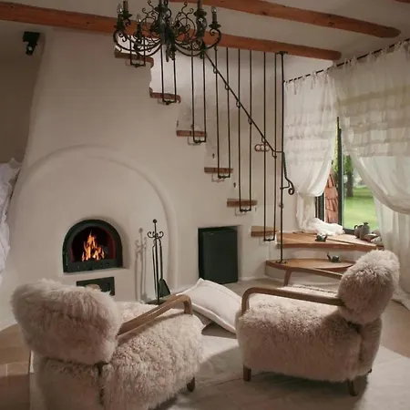 Castelul De Lut - Eco Boutique Guesthouse (Adults Only)-3