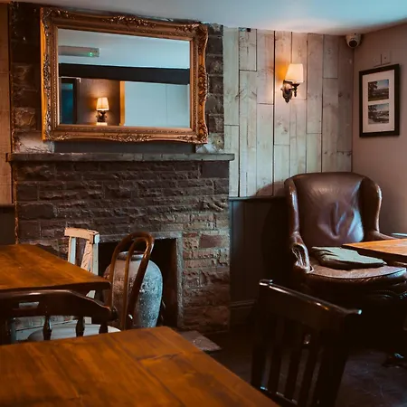 Bulls Head - Holymoorside-3