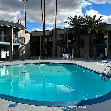 Super 8 By Wyndham Mesa Downtown Near Convention Center-2