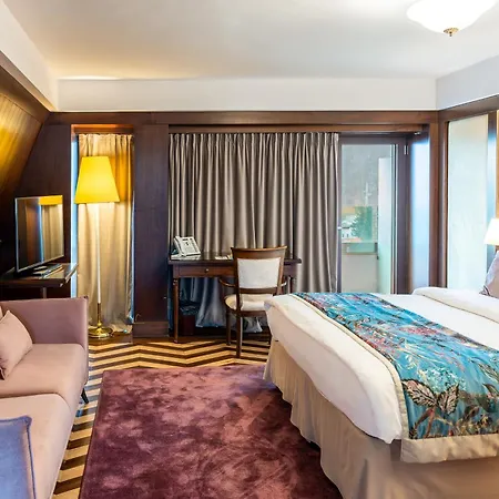 Hotel International-2