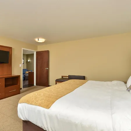 Comfort Suites Minot South-3