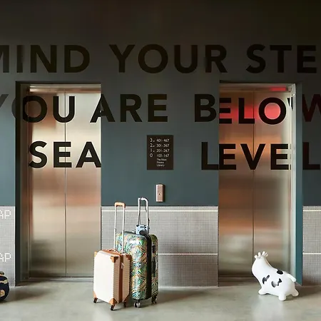 Moxy Amsterdam Schiphol Airport-2