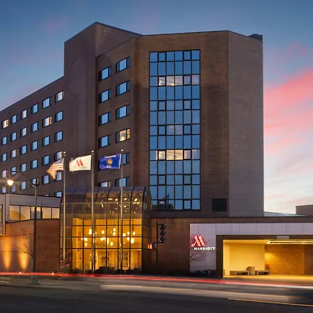 Oshkosh Marriott Waterfront Hotel & Convention Center-3
