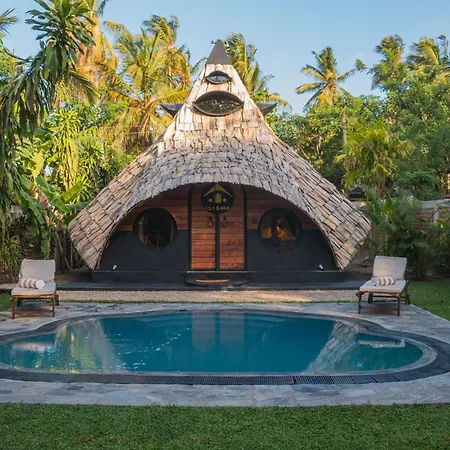 Igabara Hobbit House-2