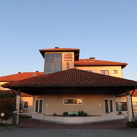 Raya Hotel-3