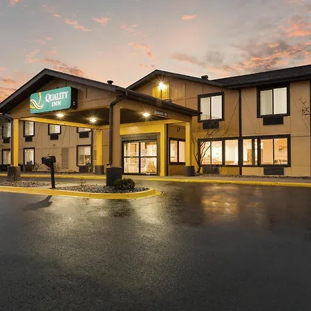 Quality Inn Marquette-2