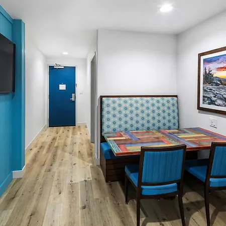 Compass By Margaritaville Hotel Pigeon Forge-2