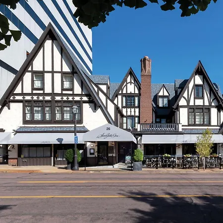 Seven Gables Inn, St Louis West, A Tribute Portfolio Hotel-3