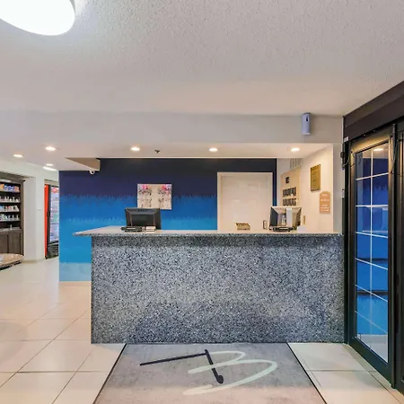 The Blu Hotel Blue Ash Cincinnati, An Ascend Collection Hotel-3
