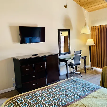 Rodeway Inn Fallbrook Downtown-3