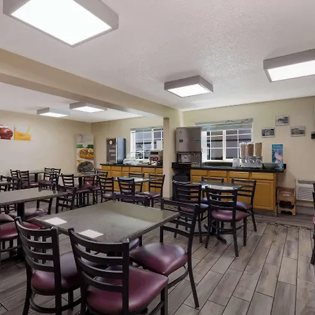 Quality Inn & Suites Medford Airport-2