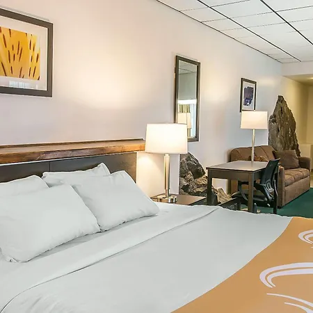 Quality Inn & Suites Houghton Downtown-2