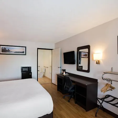 Quality Inn & Suites Junction-3
