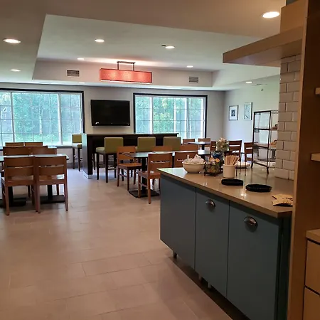 Country Inn & Suites By Radisson, Detroit Lakes-3