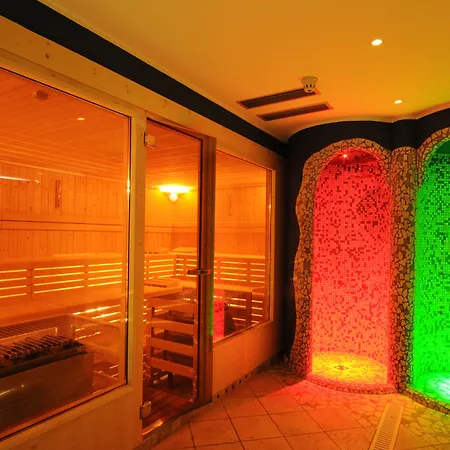 Alpholiday Dolomiti Wellness & Family Hotel-2