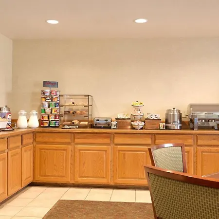 Country Inn & Suites By Radisson, Nevada, Mo-3