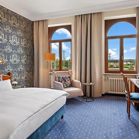 Hotel Bayerischer Hof Dresden-3