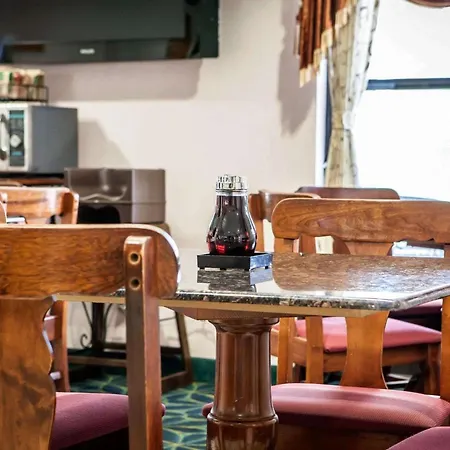 Quality Inn Arcola-3
