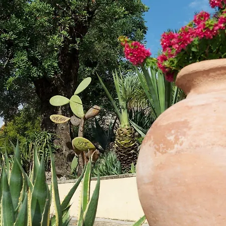 Romantic Hotel & Restaurant Villa Cheta Elite-2