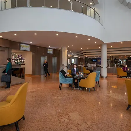 Maldron Hotel Belfast International Airport-3