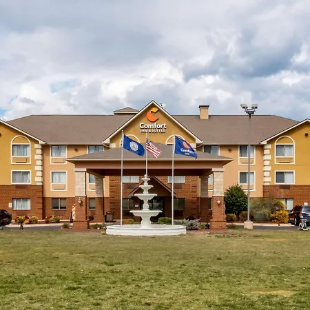 Comfort Inn & Suites South Hill I-85-3