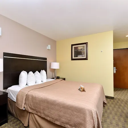 Quality Inn & Suites Elko-3