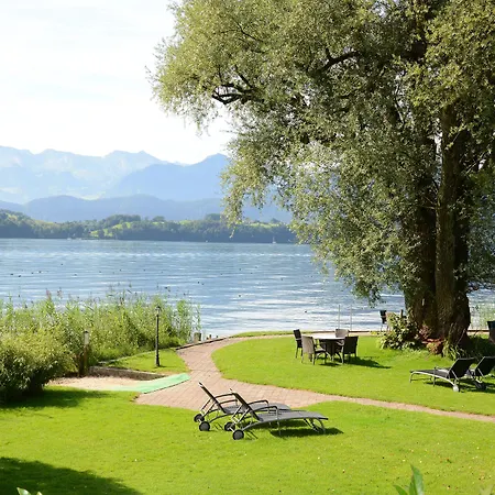 Swiss-Chalet Merlischachen - Romantik Schloss-Hotel Am See-3