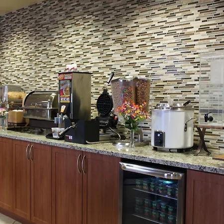 Days Inn & Suites By Wyndham Thompson-3