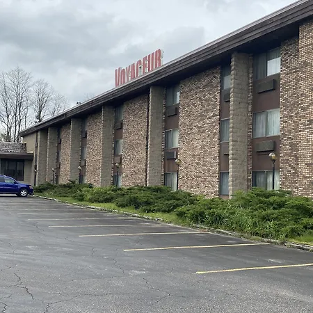 Voyageur Inn And Conference Center-2