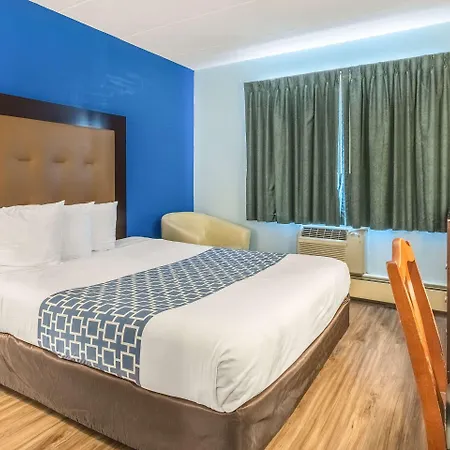 Econo Lodge Inn & Suites Windsor Locks Bradley Airport-3