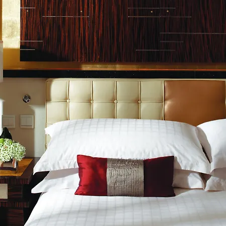 Four Seasons Hotel Hong Kong-3