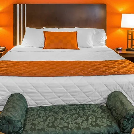 Rodeway Inn & Suites Near Okoboji Lake-2