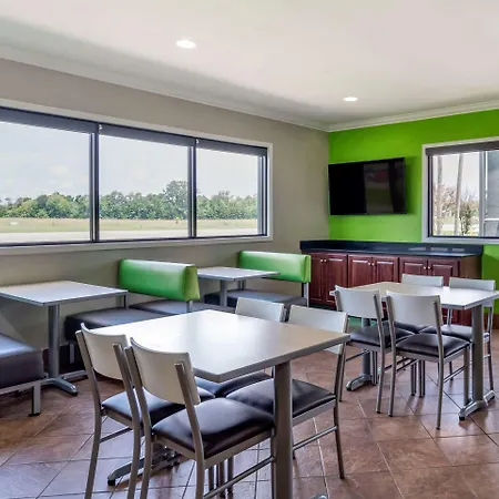 Quality Inn & Suites Demopolis-2