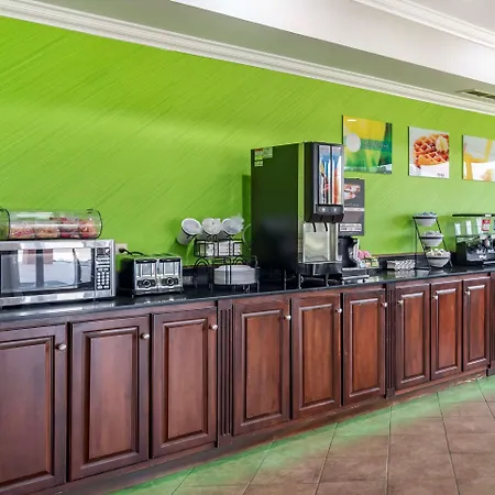 Quality Inn & Suites Demopolis-3