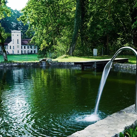 Das Schloss Burgellern - Genuss Und Geschichte Seit 1726-2