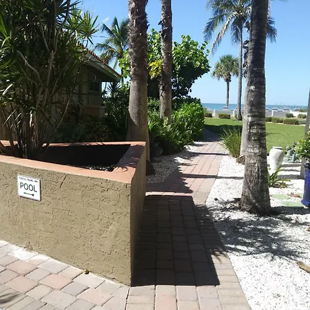 Turtle Crawl Inn - Longboat Key-2