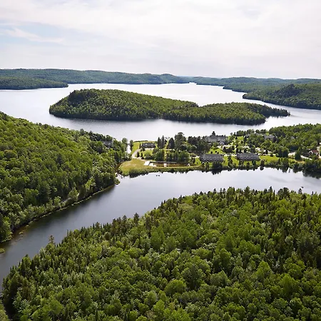 Auberge Du Lac-A-L'Eau-Claire-3