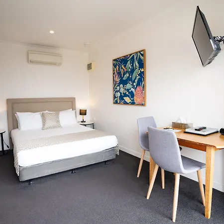 Bay 10 - Suites And Apartments-3